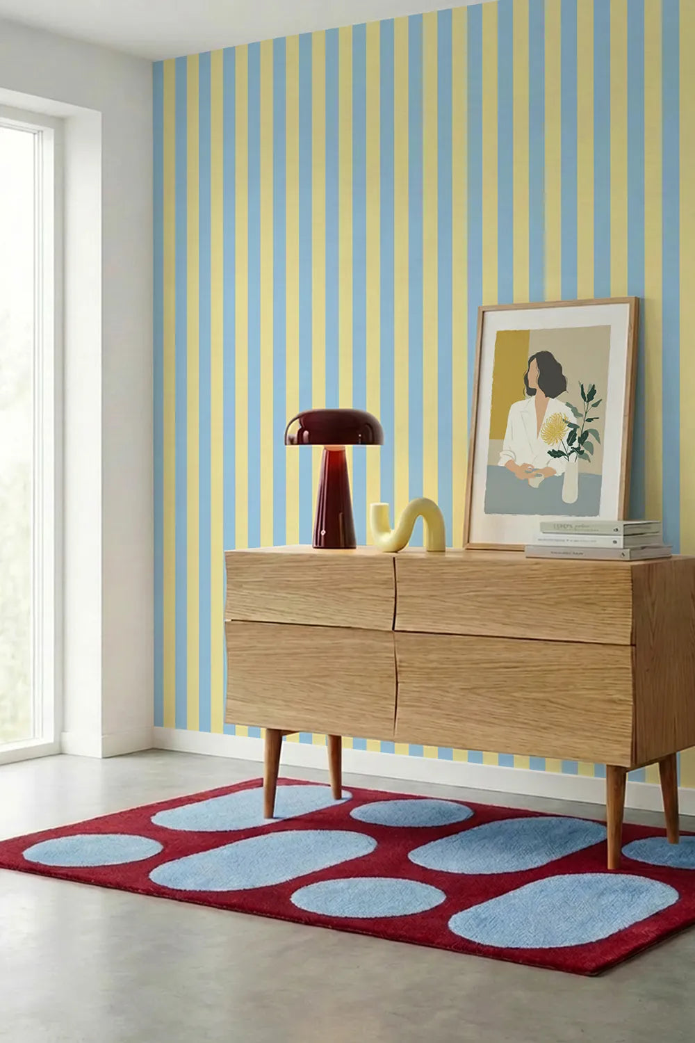 Un salon d'inspiration Dopamine avec un papier peint bleu et jaune très tendance