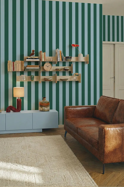 Papier peint rayures Vert et bleu dans un salon moderne